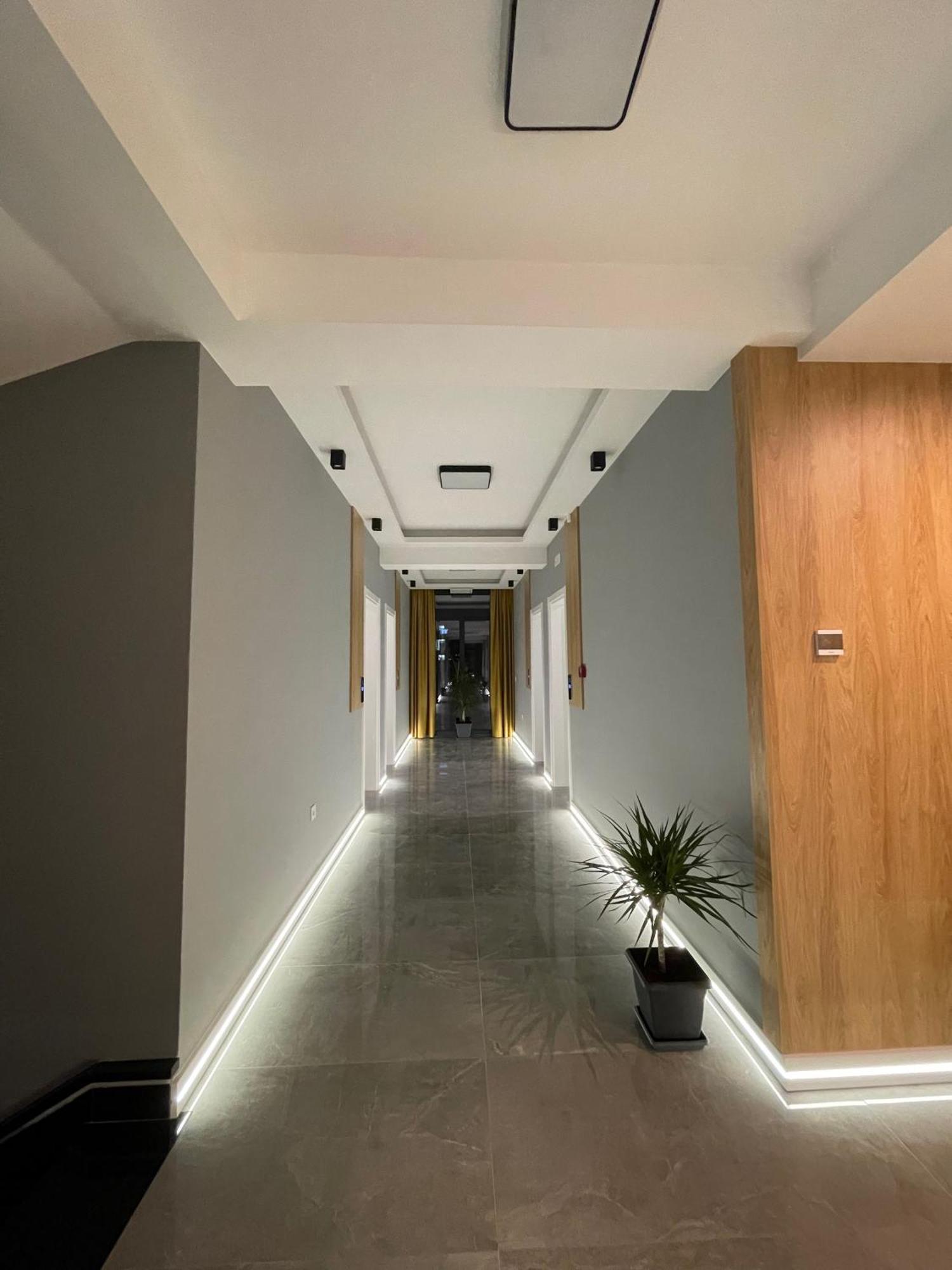 Hotel Maraj Ulcinj Extérieur photo