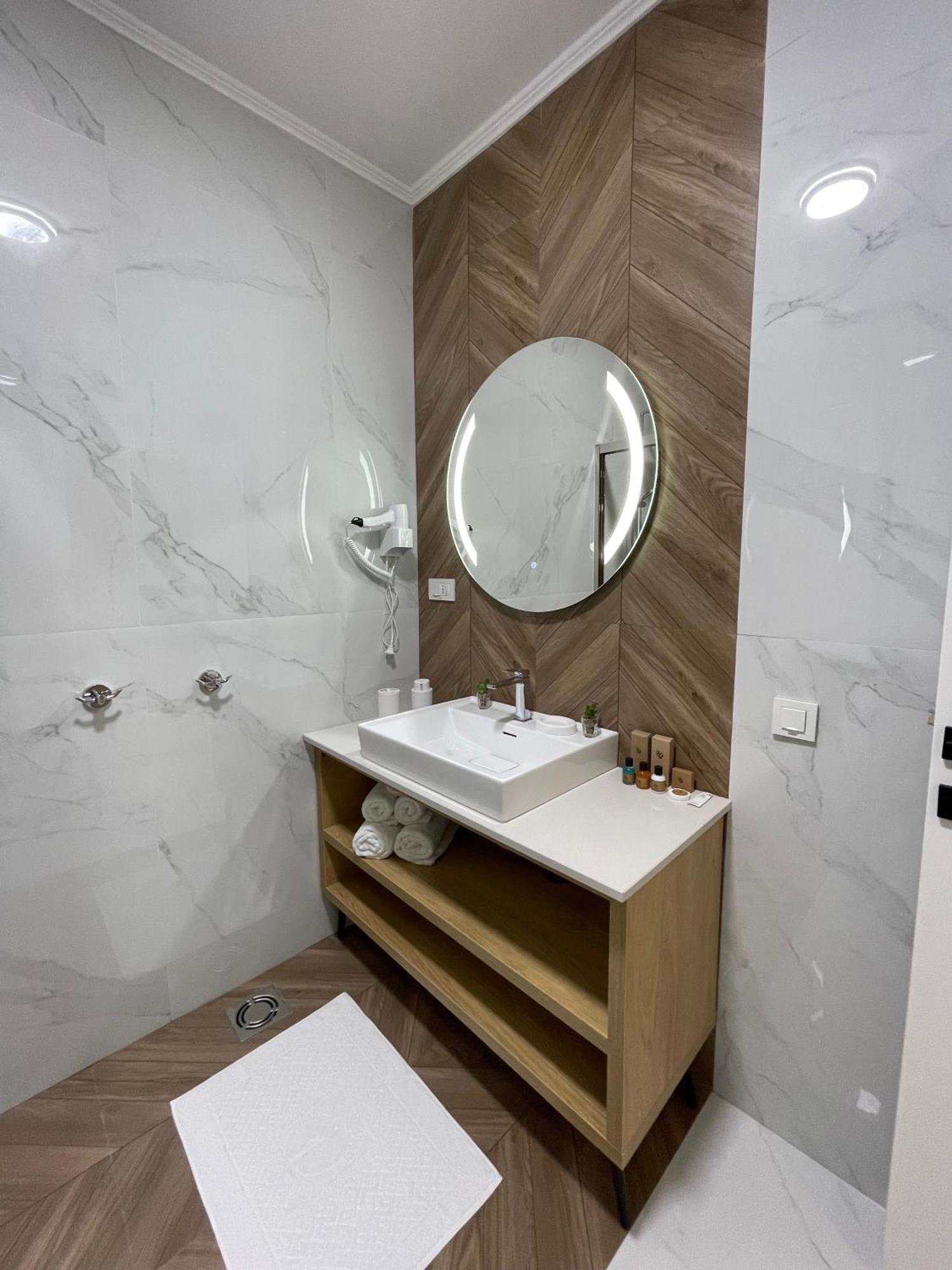 Hotel Maraj Ulcinj Extérieur photo